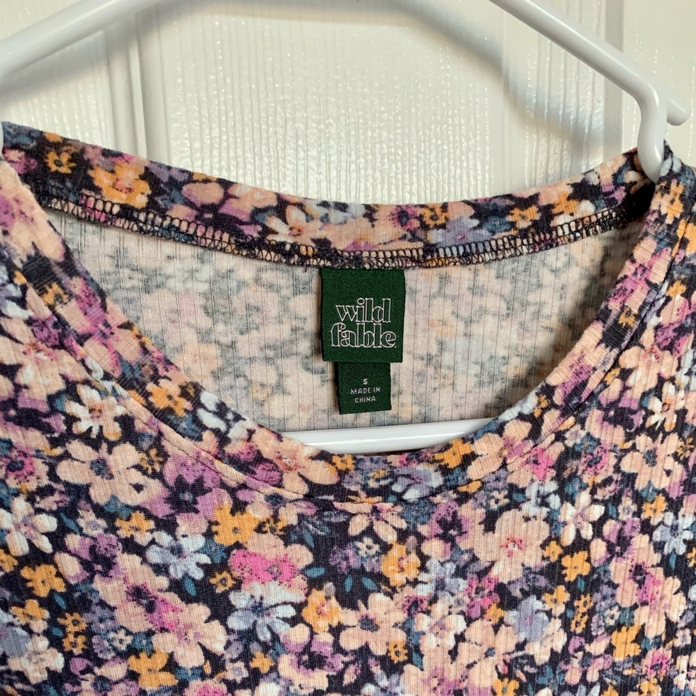 Wild Fable Women’s Long sleeve fitted flower shirt